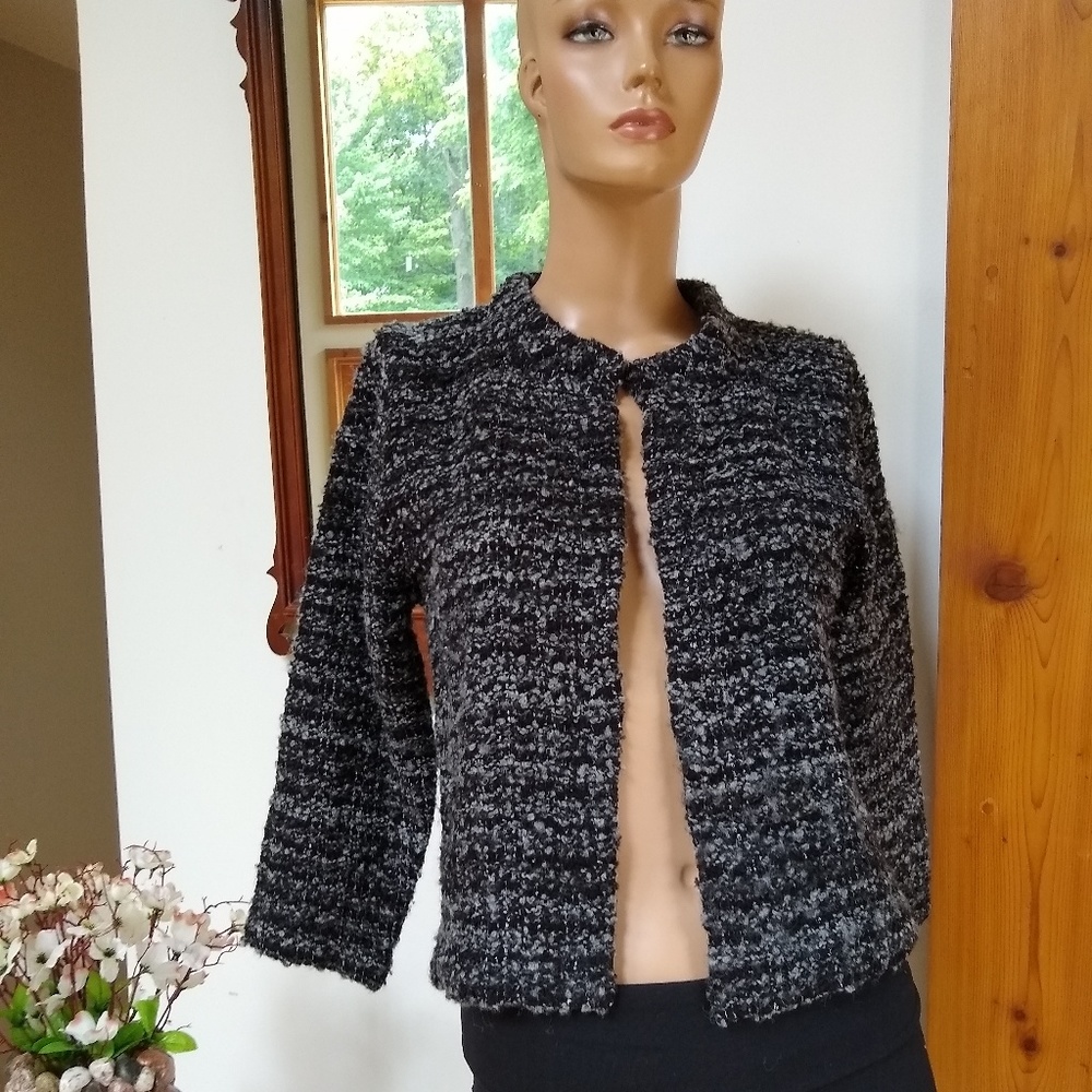 Apt.9 sweater Medium Collar closure( Fits like a small) Fast Ship. 2 Day Sale 🏷